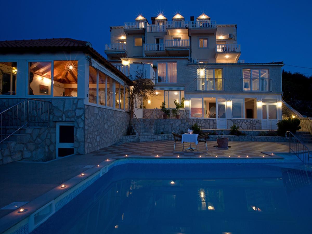 Apartments Carol Royal 챠브타트 외부 사진