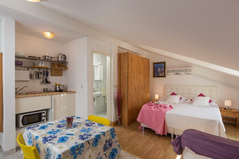 Apartments Carol Royal 챠브타트 외부 사진